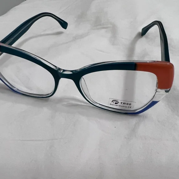 FASHION FRAMES - Picture 3 of 5